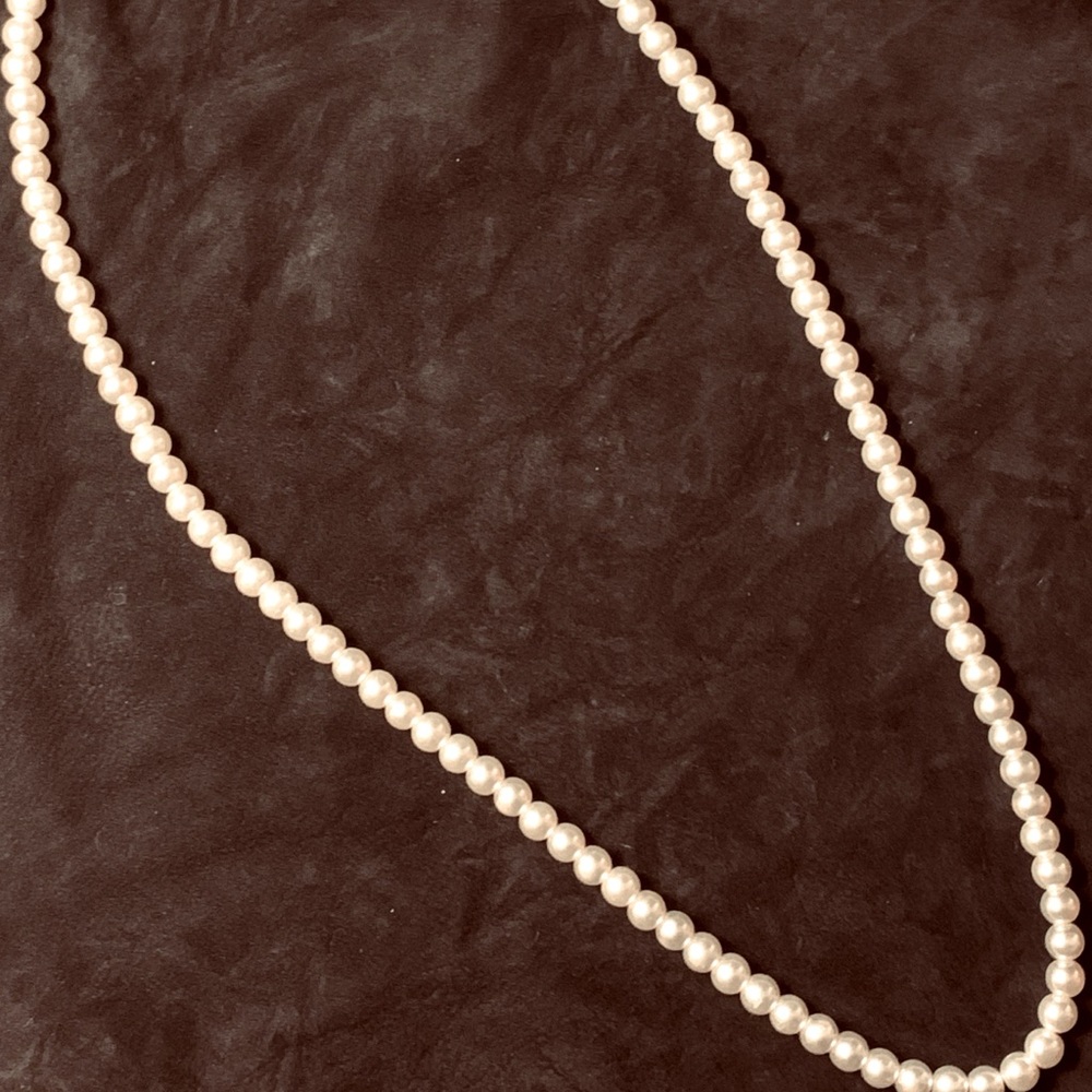 Pearl Strand Necklace 22"